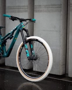 Onza Porcupine TRC 29x2.40 White Edition Faltreifen -Fahrradladen DSC00519 1 2400x3000 1