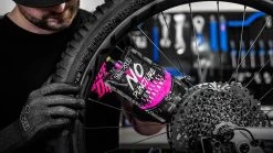 Muc-Off No Puncture Hassle Reifendichtmittel -Fahrradladen Muc Off No Puncture Hassle 4